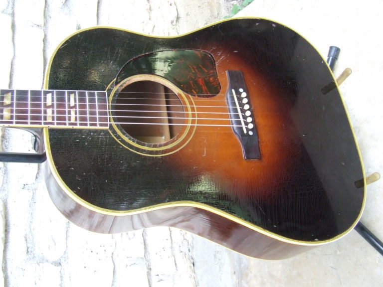 Read more about the article Vintage J-45 Gibson